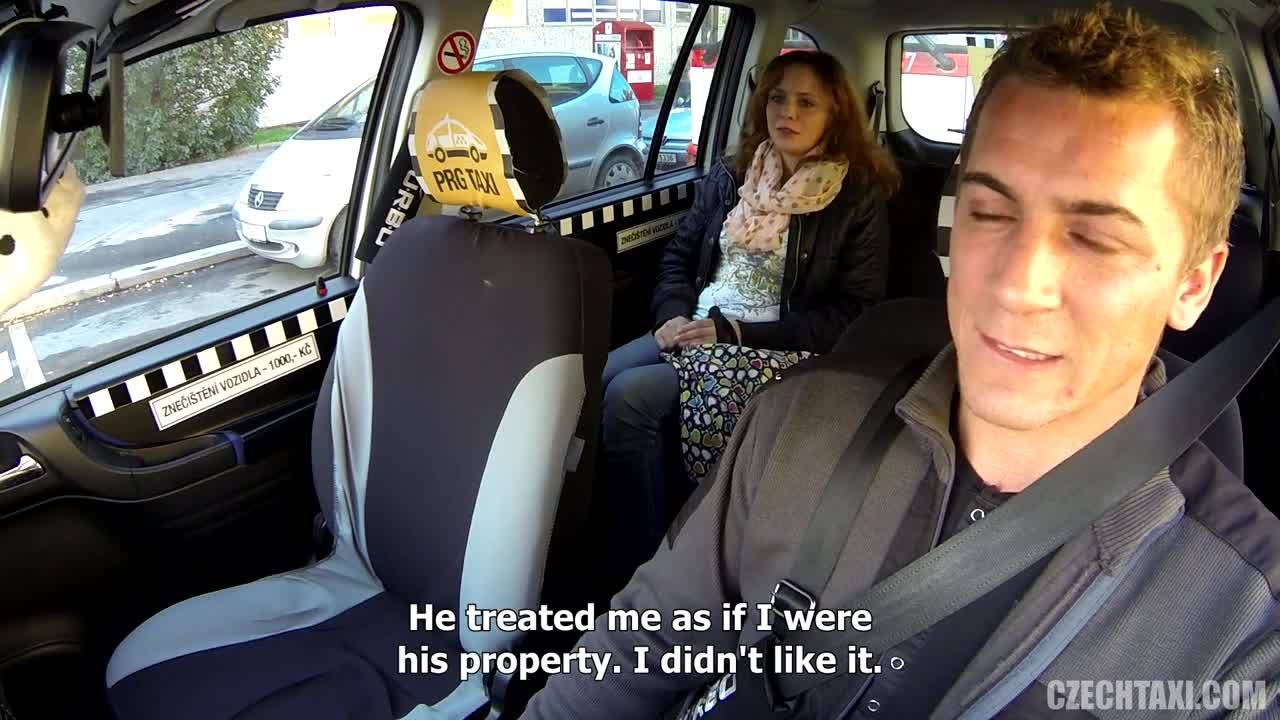 Стройную студентку ждал секс в машине с таксистом
