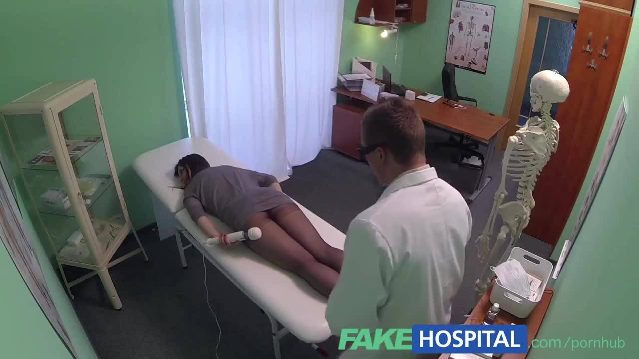 Врач лечит пациентку вибратором минетом и сексом