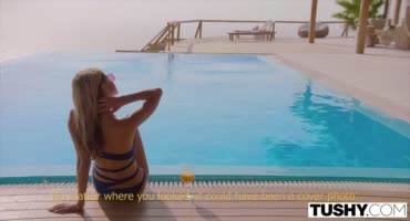 Русская девушка приехала на солнечный курорт и напросилась на еблю в жопу 