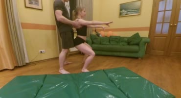 Занятия гимнастикой переросли в отличный секс с братом 