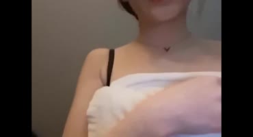  Японочка засняла на телефон её страстный секс с парнем