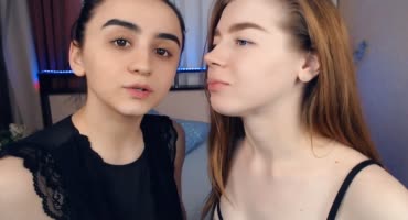 Две молоденькие красавицы решили пошалить в секс чате