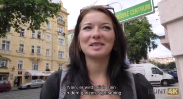 Молоденькая чешская сучка решила по-быстрому заработать