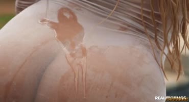 Сексапильная попка Абеллы Дангер просто изумительна при быстром трахе