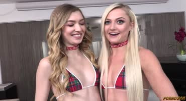 Две блондинки шалили со своими кисками вибратором 