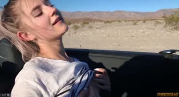 Красотуля тини тин обожает кататься на машине