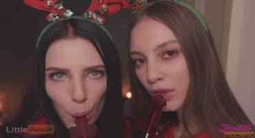 Две милашки радуются новогоднему подарку в виде хорошего секса 