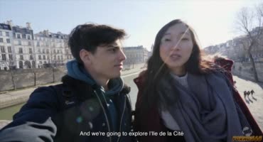 Азиатская девка посасывает кукан своего молодого французского парня