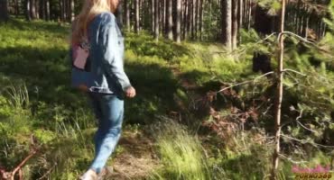  Русская пара решила попробовать секс в лесу 