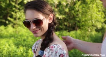 Русская девушка не успела познакомиться с иностранцем, как он её соблазнил 