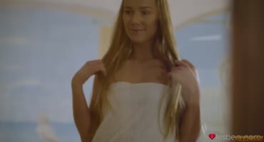 Алексис Кристал нашла себе партнершу для кайфового секса в бане