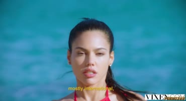 Прекрасная латиноамериканка дерет своего пикапера на пляже