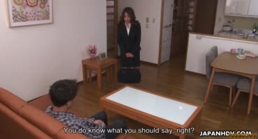 Японская мадам трахается с парнем на собеседовании и получает его сперму в писю