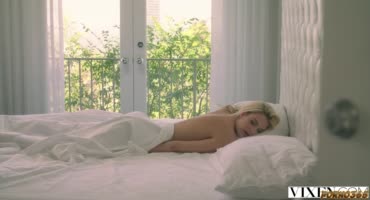 Умелая блондинка-Кенна Джеймс проснулась с правильным настроем на секс