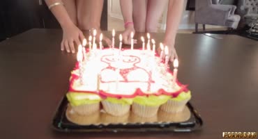 Две подружки мечтали поздравить друга с днем рождения и подарили себя
