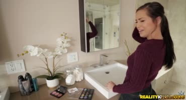 Алина лопес поебывается в ванной комнате с дилдо и чуваком