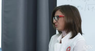 Русская девка подставила дырку одногруппнику прямо на секс