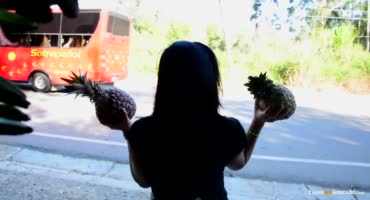 Продавщица ананасов не отказалась поехать с черножопым побаловаться