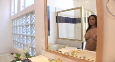 Сисястая японочка потекла в ванной и избрала член в объемную вареник