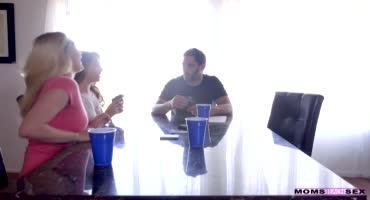 Порно звезда Бренди Лав с подругами насладила самца