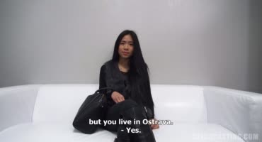 Азиаточка снялась в первом своем порно-ролике