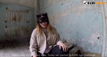 Брат и проститутка Москвы в масках трахаются в нежилом доме
